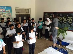 “歷經(jīng)風(fēng)雨，終見彩虹”——記我校高一（1）班班歌排練